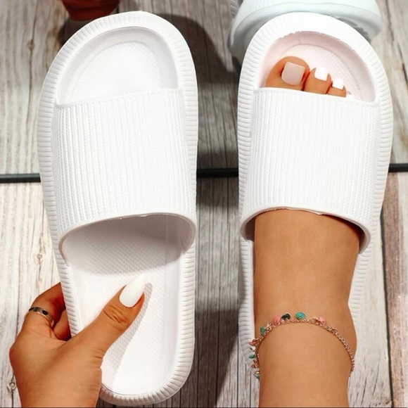 White Cloud Slides - Picture 2 of 5